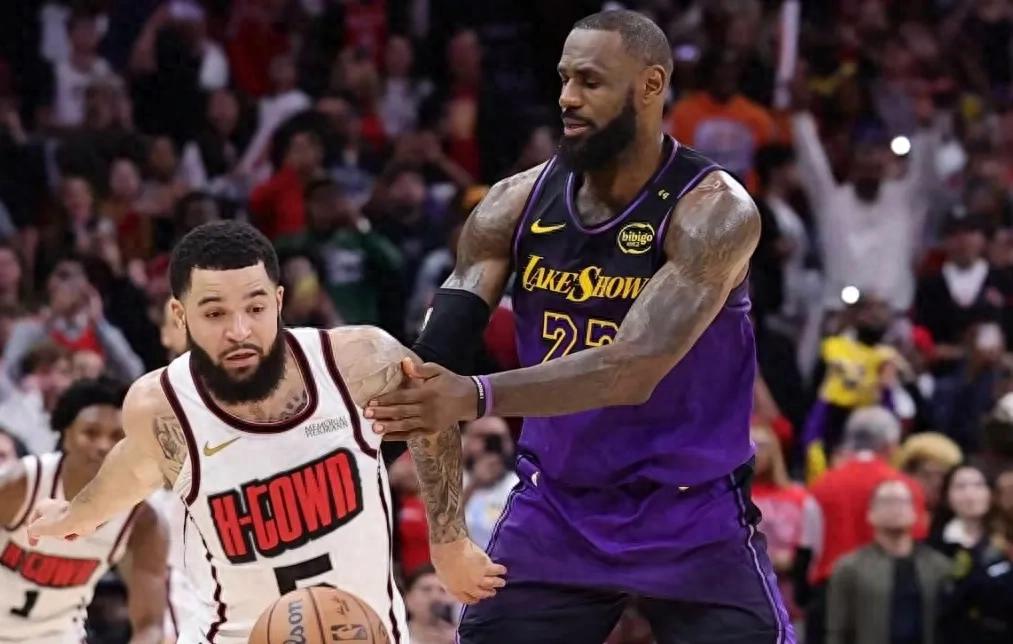 包含火箭遭遇湖人，全队士气低迷的词条