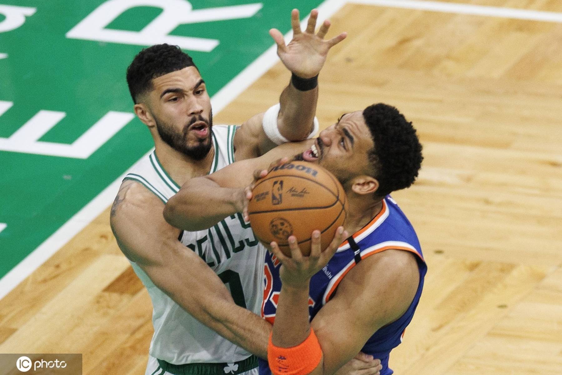 塔图姆在快船比赛中逆转，高光表现引发热议！